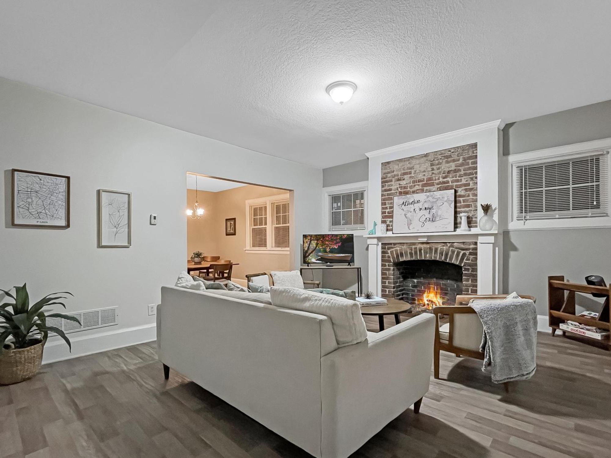 デモイン Chic 2Br Duplex Free Parking Near Hospitalsヴィラ エクステリア 写真