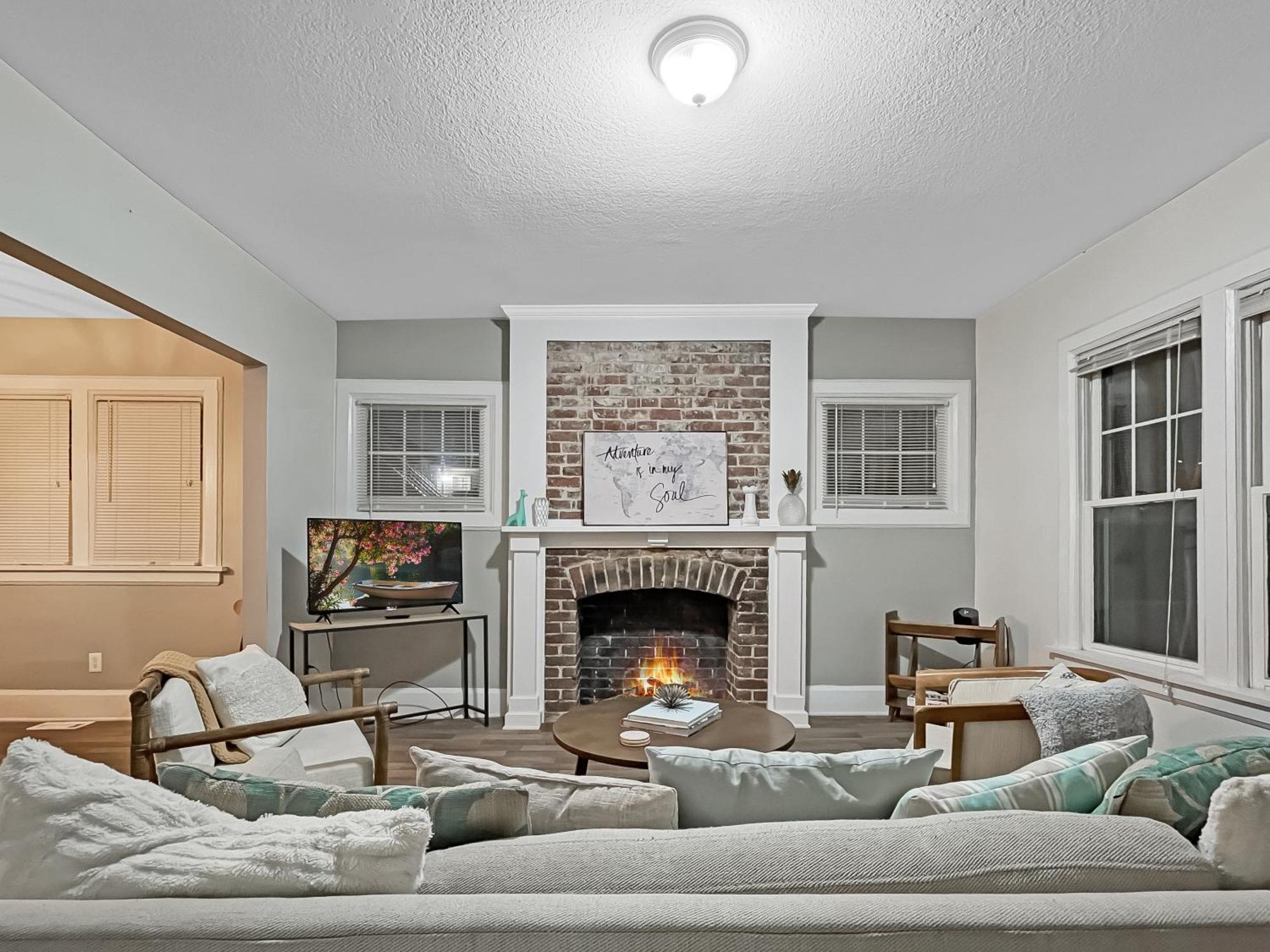 デモイン Chic 2Br Duplex Free Parking Near Hospitalsヴィラ エクステリア 写真